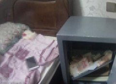 保险柜里的十多万元不见了 破案的竟是1岁半的孙子