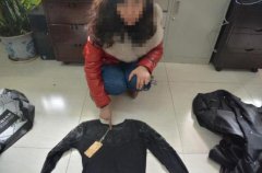 妙龄女逛店后变“孕妇”