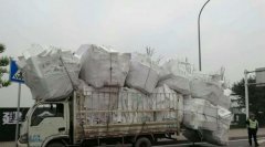 江北海尔路现夸张超限载物