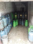   居民楼下藏着“定时炸弹” 天星桥的张婆婆很惶恐