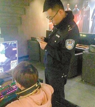 初中生离家母亲报警 用50元钱网吧过7天