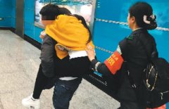 女子轻轨站内突然腹痛不就医  竟是“我怕打针”