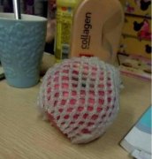 重庆一妹子用包苹果的网用来当网袜 网友称性感