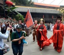 90后办汉式婚礼:剪下头发缠在一起当信物