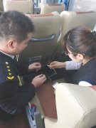 点赞！重庆机场公交配 “爱心充电线”