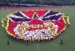 重庆一学校春运会  学生摆出川剧脸谱矩阵