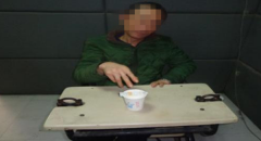 重庆一男子报警说耳朵进了虫，原是毒瘾发作自投罗网