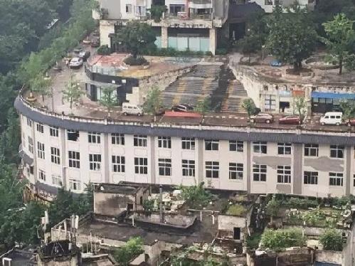 这些魔幻建筑很重庆 