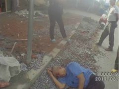 两大爷为比谁更有“面” 竟然大打出手