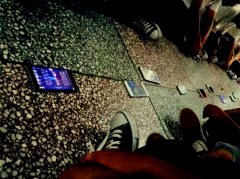 高校军训开排位赛挂机站军姿 学生：有趣但很心痛