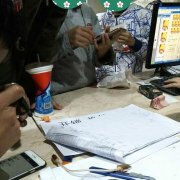 小学生买游戏装备入迷 几分钟花掉440元