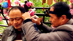 重庆男子匠心独运采耳30载：想把店开到国外