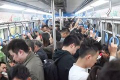 轻轨生活的另一面 被挤掉的早高峰