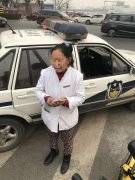 粗心大妈刚取了钱  就弄丢了