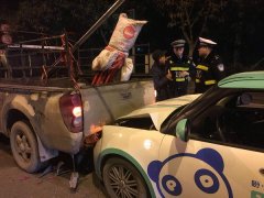 男子刚租下共享汽车  只走了一个路口就出事故