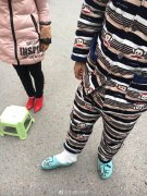 骨折男子赴诊打不到出租车  民警开车送其就医