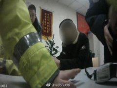 老司机开“斗气车” 路中间上演“全武行”