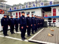 重庆有支水上救援队 吃住训练都在船上