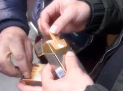 男子买到“假烟”欲退货   老板：假一赔万