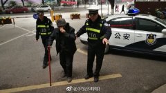 八旬老人摔倒受伤   警民合力救助暖人心