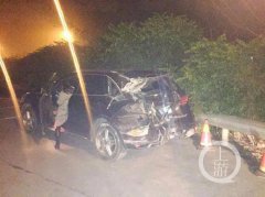 保时捷变道急刹被大货车追尾  结果都被罚