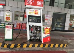 油还没充完车就开走了  加油机倾斜谁来赔偿？