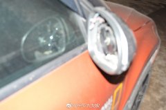 对向车道远光灯大开  司机＂致盲＂挂到路人