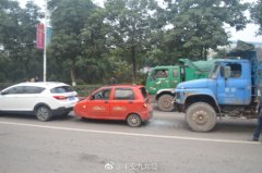 “老龄”货车上路刹不住车 三车连环追尾酿事故