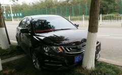 轿车当跑车开 女司机秒变“女杀手”