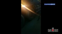 重庆一车辆撞飞行人 并将其拖拽10几米