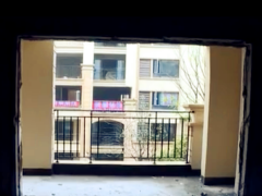 男子专门休假接房准备装修 却发现新房被人给拆了