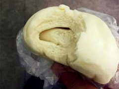 买糖包买到“包中包”  网友：这是馒头馅的包子？
