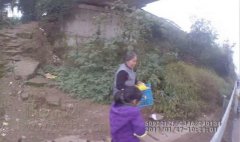 6岁女孩独站高速应急道 执法人员及时发现除险情