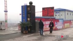 男子捡到钱包 内有数十张百元大钞三张身份证