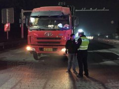 无证驾车被查处 拘留所里度春节