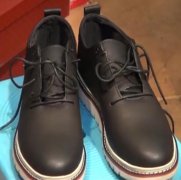 女子给男友买鞋  商家把40码的鞋当成41码卖给她