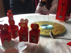 同学结婚送300元礼金 看到酒席后怒称：不值这么多