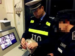 民警联系钱包失主 遭失主当成“骗子”