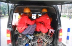 7座车装下12个成年人 竟然还有一吨货