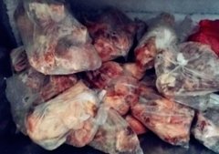 甜蜜的烦恼！冰箱被母亲塞满“僵尸肉”