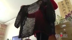 女子15年收集20万根头发 织成衣帽