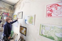 男子把书屋打造成老重庆文化客厅