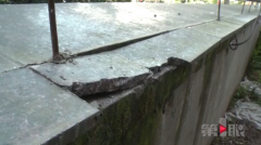 天降“铁疙瘩”  女子被吓坏