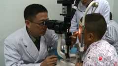 孩子眼睛反白光 家长可要当心了