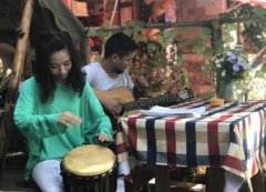 别人家的好老师惊现朋友圈   跳拉丁、弹古筝、煮茶样样会