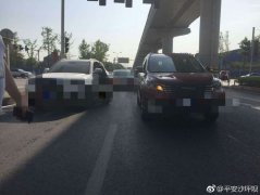 司机低头看手机  违规变道引擦挂