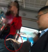 女子公交车上睡觉遇“咸猪手”