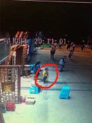 火锅店就餐发现相机不翼而飞   谁知竟被“熊孩子”顺手牵羊