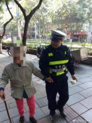 九旬老人独自下楼散步  迷路在街头