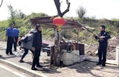 夜深人静悄悄搭棚房 最后发现还是“白搭”